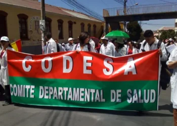 Médicos de La Paz alistan marcha de 'mandiles blancos' contra los bloqueos. FOTO: RRSS