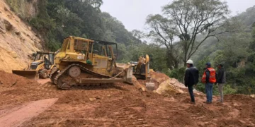 Se retiró varias rocas que obstruían la via/ABC