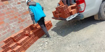 Personal edil detiene obras ilegales en terrenos municipales
Foto GAMLP