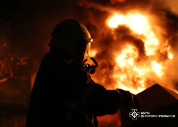 Grupos de bomberos de Ucrania combaten las llamas/Volodimir Zelenski