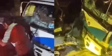 Los vehículos chocaron de frente/RRSS