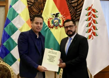 El vicepresidente Edmand Lara se reúne con el presidente del Parlamento Andino. Foto: Vicepresidencia