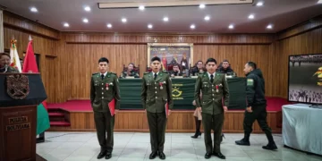 Los policías condecorados en el Comando de la Policía/Policía Boliviana