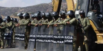 La Policía Militar forma un escudo. Foto: RRSS