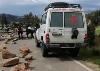 Bloqueadores impiden el paso de ambulancias. Foto referencial RRSS