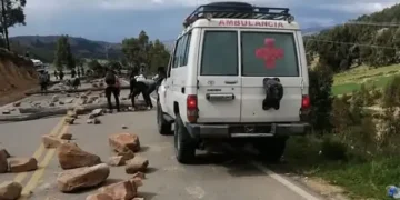 Bloqueadores impiden el paso de ambulancias. Foto referencial RRSS