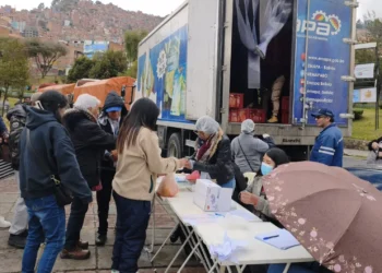 Comercialización de la carne de pollo en la plaza Villarroel de la ciudad de La Paz. (Foto: Emapa)