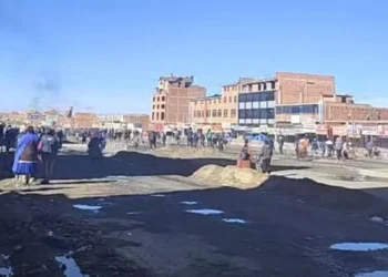 Vecinos de Senkata retomar el bloqueo de caminos (Foto: radio Kawsachun Coca)