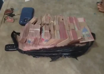 El dinero estaba en una bolsa negra/Captura de video