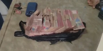 El dinero estaba en una bolsa negra/Captura de video