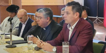 Reunión propiciada por la Iglesia y el vicepresidente Edmand Lara. Foto: Vicepresidencia