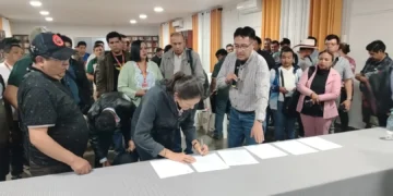La ministra de Educación, Beatriz García, en la firma del acuerdo. FOTO: Ministerio de Educación.