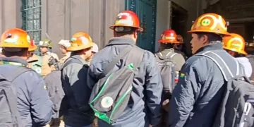 Una comisión de la Fedecomin ingresó a la Casa Grande del Pueblo para instalar el diálogo con el Gobierno. FOTO: RRSS