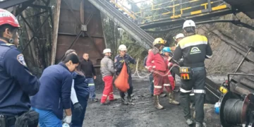 Equipos de emergencia llegaron a la mina/AFP