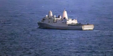 Estados Unidos desplazó varios destructores en el estrecho/AFP