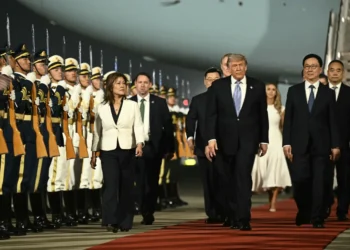 Trump durante su arribo a Pekín/AFP