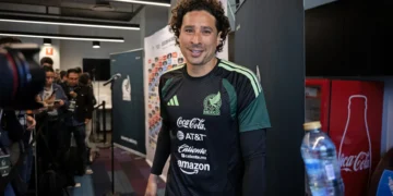 Ochoa sale de la práctica del Tri/AFP