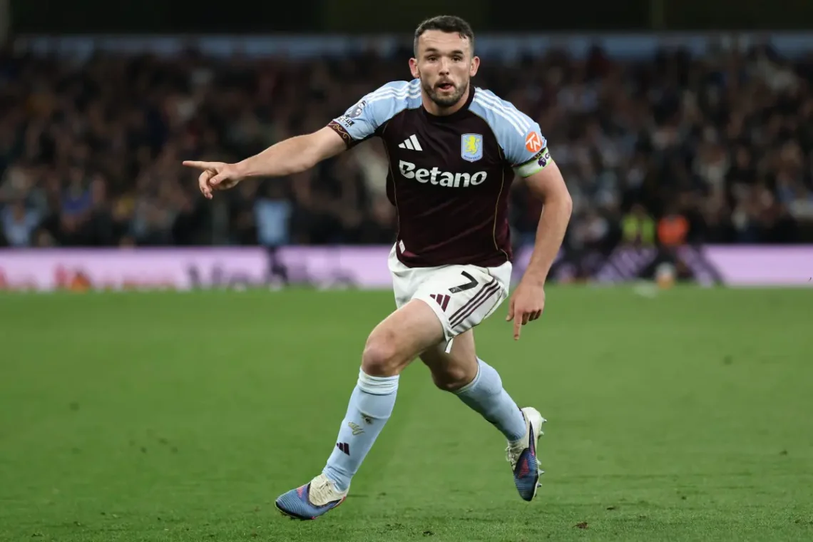 El centrocampista escocés del Aston Villa, John McGinn, número 07, celebra tras marcar el cuarto gol/AFP