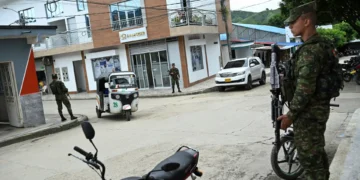 Soldados colombianos montan guardia a las afueras de la Villa Olímpica Luis María Bautista/AFP