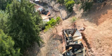 Grupos narcos atacan las viviendas de los pobladores/AFP