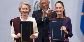 La presidenta de México, Claudia Sheinbaum (derecha), y la presidenta de la Comisión Europea, Ursula von der Leyen/AFP