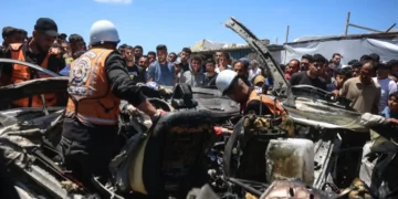 Un vehículo atacado por Israel en Gaza/AFP