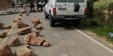 Bloqueadores impiden el paso de ambulancias. FOTO: Ministerio de Salud