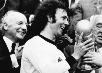 La leyenda del fútbol alemán y mundial, el 'kaiser' Franz Beckenbauer. (AFP)