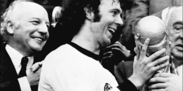 La leyenda del fútbol alemán y mundial, el 'kaiser' Franz Beckenbauer. (AFP)
