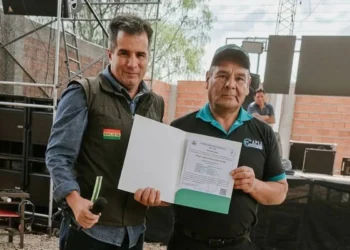La entrega de certificaciones en Cochabamba. Foto: Senasag
