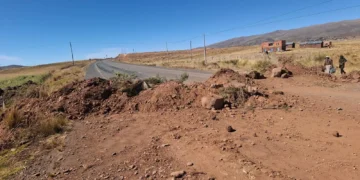 PUnto de bloque en la ruta a desaguadero, donde una mujer perdió la vida por culpa de los bloqueos.
Foto: RRSS