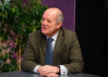 Carlos Daniel Chávez-Taffur Schmidt, embajador de Perú en Bolivia en entrevista en el programa Piedra, Papel y Tinta de La Razón.