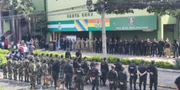 Formación policial en el lanzamiento del Plan Halcón
Foto: Policía Boliviana