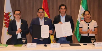 La firma del convenio/Fiscalía General