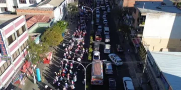 Ciudadanos en Cochabamba marchan en contra de los bloqueos.
Foto: Unitel