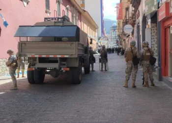Un carro Neptuno cerca de la plaza Murillo en La Paz.
Foto: DTV