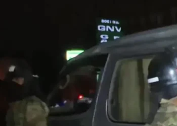 Efectivos policiales en operativo en Parotani, Cochabamba.
Foto: Unitel