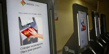 La Contraloría y Migración activaron el control migratorio digital evitará salida de exautoridades. FOTO: RRSS