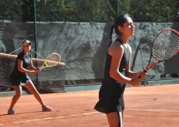 Valery Sumoya y Catalina Delmas, campeonas Sub-18, ITF dobles. (Prensa: Chuquiago Junior Open)