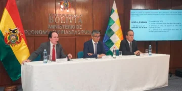(DE der. a izq.) David Espinoza, José Gabriel Espinoza y Wálter Requena; en rueda de prensa. Foto: APG