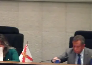 El ministro Oviedo en la Asamblea. Foto: Captura