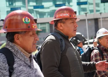 Dirigentes de la COB en la marcha del martes. Foto: APG