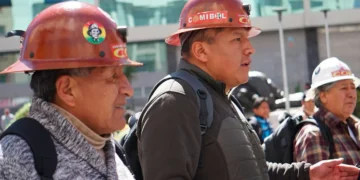 Dirigentes de la COB en la marcha del martes. Foto: APG