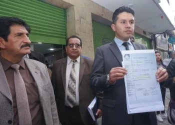 El diputado Manolo Rojas denuncia a Mario Argollo. Foto: APG