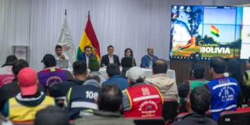 Reunión entre directivos de YPFB y mototaxistas de Santa Cruz.
Foto: YPFB