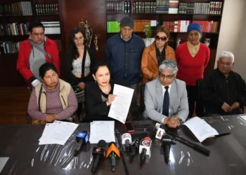 Equipo jurídico de Evo Morales en conferencia de prensa. Foto: APG