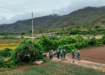 Inspección de obras del Programa de Electrificación Rural III (PER III). Foto: ENDE