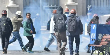 Enfrentamientos en la sede de Gobierno. Foto: APG