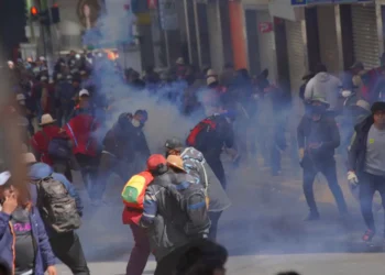 Los movilizados en La Paz se enfrentaron con la Policía. Generaron caos, destrozos y saqueos.
Foto: APG