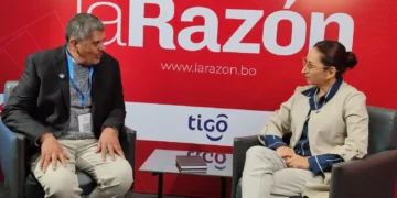 Nabilia Rivero, gerente de Comunicación de Cainco en entrevista con el periodista Pablo Deheza. Foto: La Razón